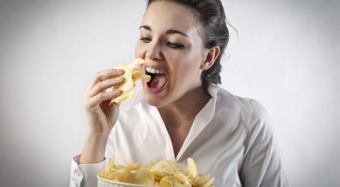 One pack of chips a day is comparable to consuming five liters of vegetable oil a year