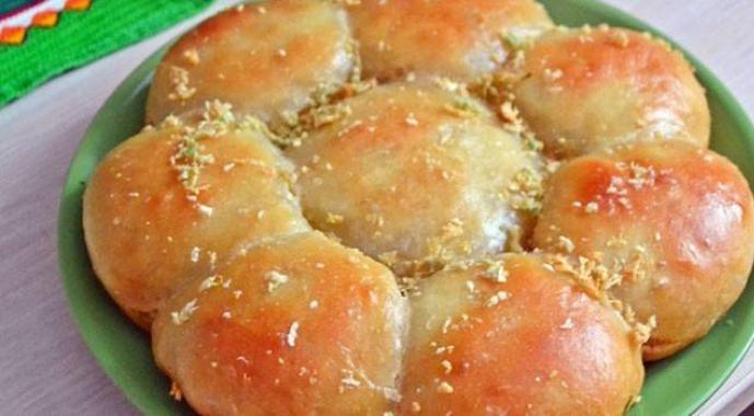 Dumplings with garlic in the oven