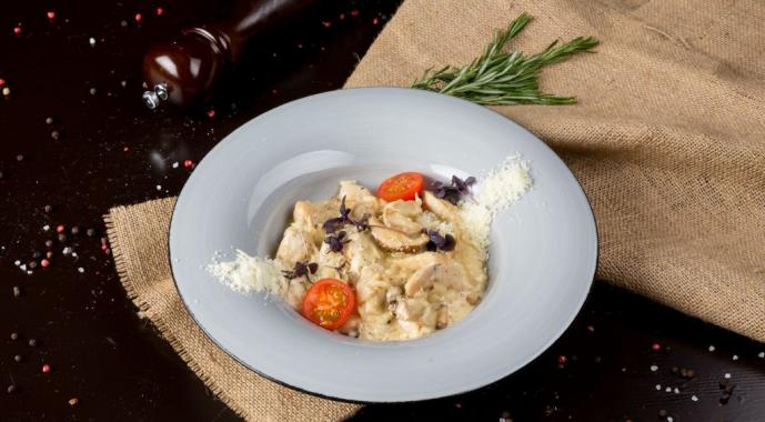 Cooking Italian risotto with chicken and mushrooms: recipes for all occasions